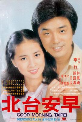 冷帐篷中极寒山地行军的黑白画面